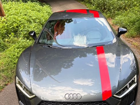 Used 2018 Audi R8 V10 RWD image 10