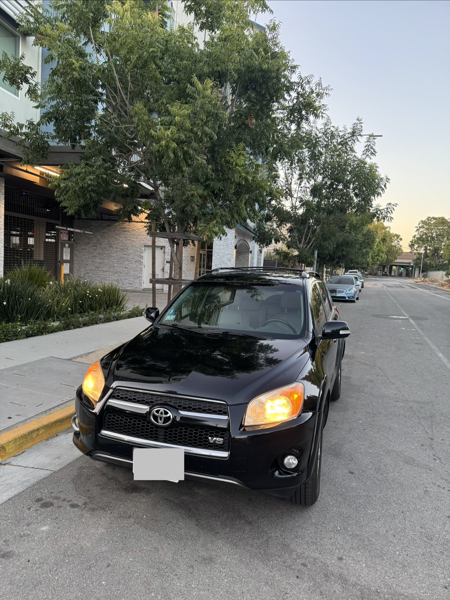 Used 2009 Toyota RAV4 Limited AWD/4WD image 1