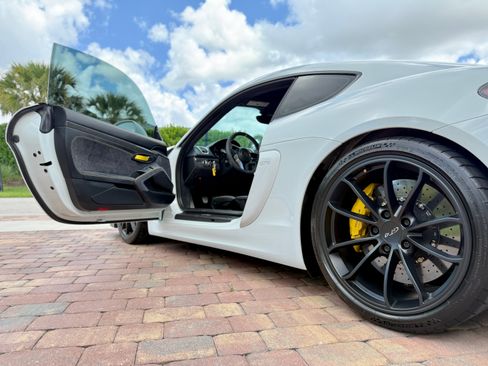 Used 2016 Porsche Cayman GT4 RWD image 1