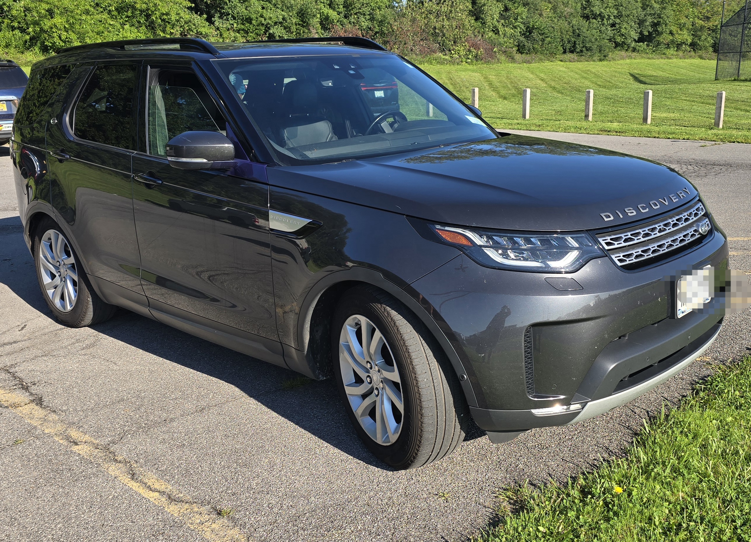 Used 2017 Land Rover Discovery HSE AWD/4WD image 4