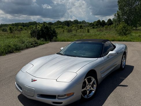Used 1998 Chevrolet Corvette Convertible w/ Performance Handling Pkg RWD image 1