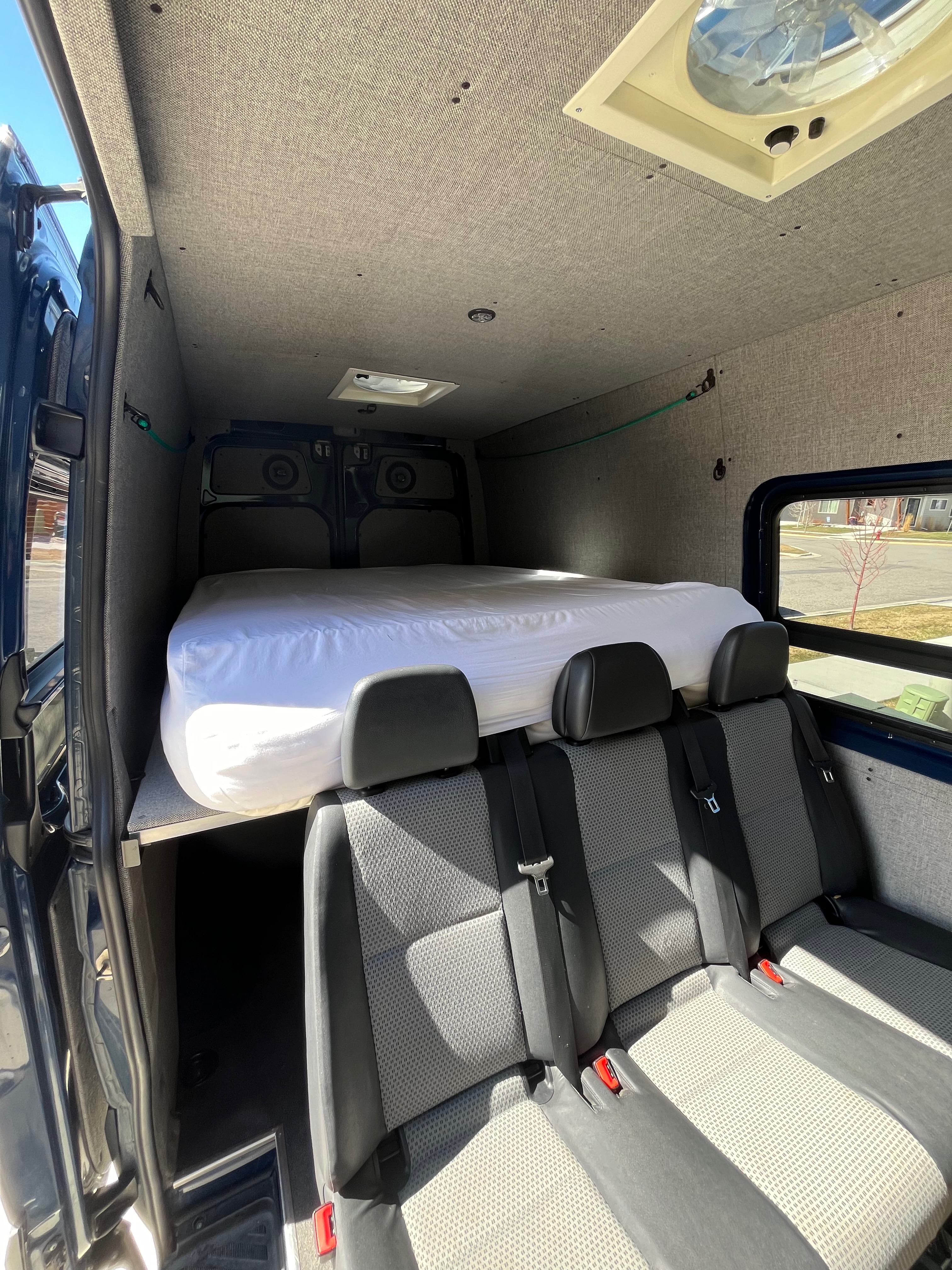 Used 2011 Mercedes-Benz Sprinter 2500 image 10