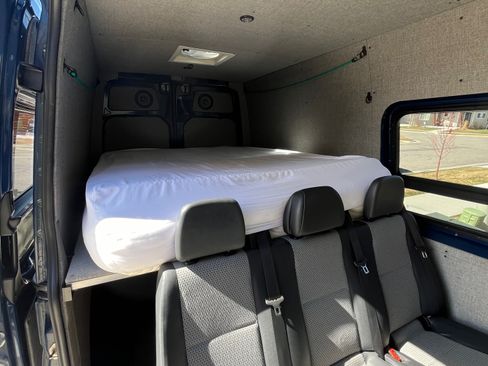Used 2011 Mercedes-Benz Sprinter 2500 image 10