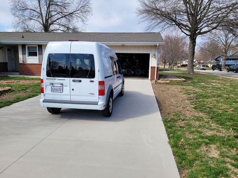 Used 2013 Ford Transit Connect XLT image 4