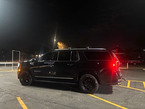 Used 2021 GMC Yukon XL Denali image 8