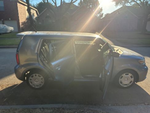 Used 2009 Scion xB Hatchback 4D image 10