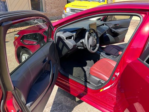 Used 2024 Toyota Corolla LE image 11