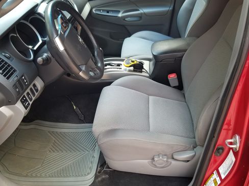 Used 2015 Toyota Tacoma Pickup 4D 6 ft image 4