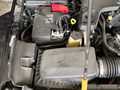 Used 2018 Jeep Wrangler Unlimited Sport image 14