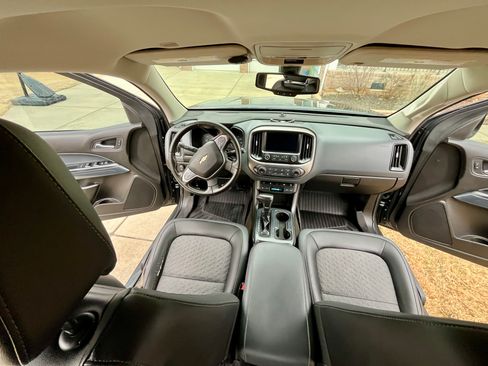 Used 2017 Chevrolet Colorado Z71 image 2