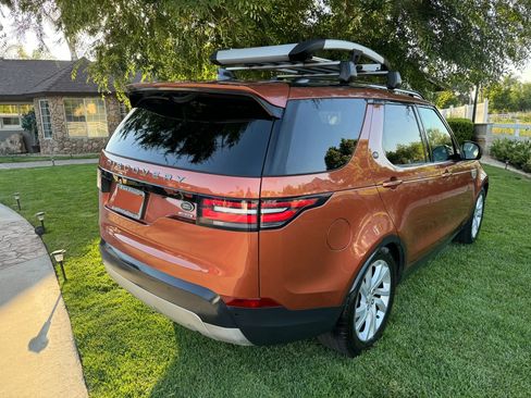 Used 2017 Land Rover Discovery HSE image 9