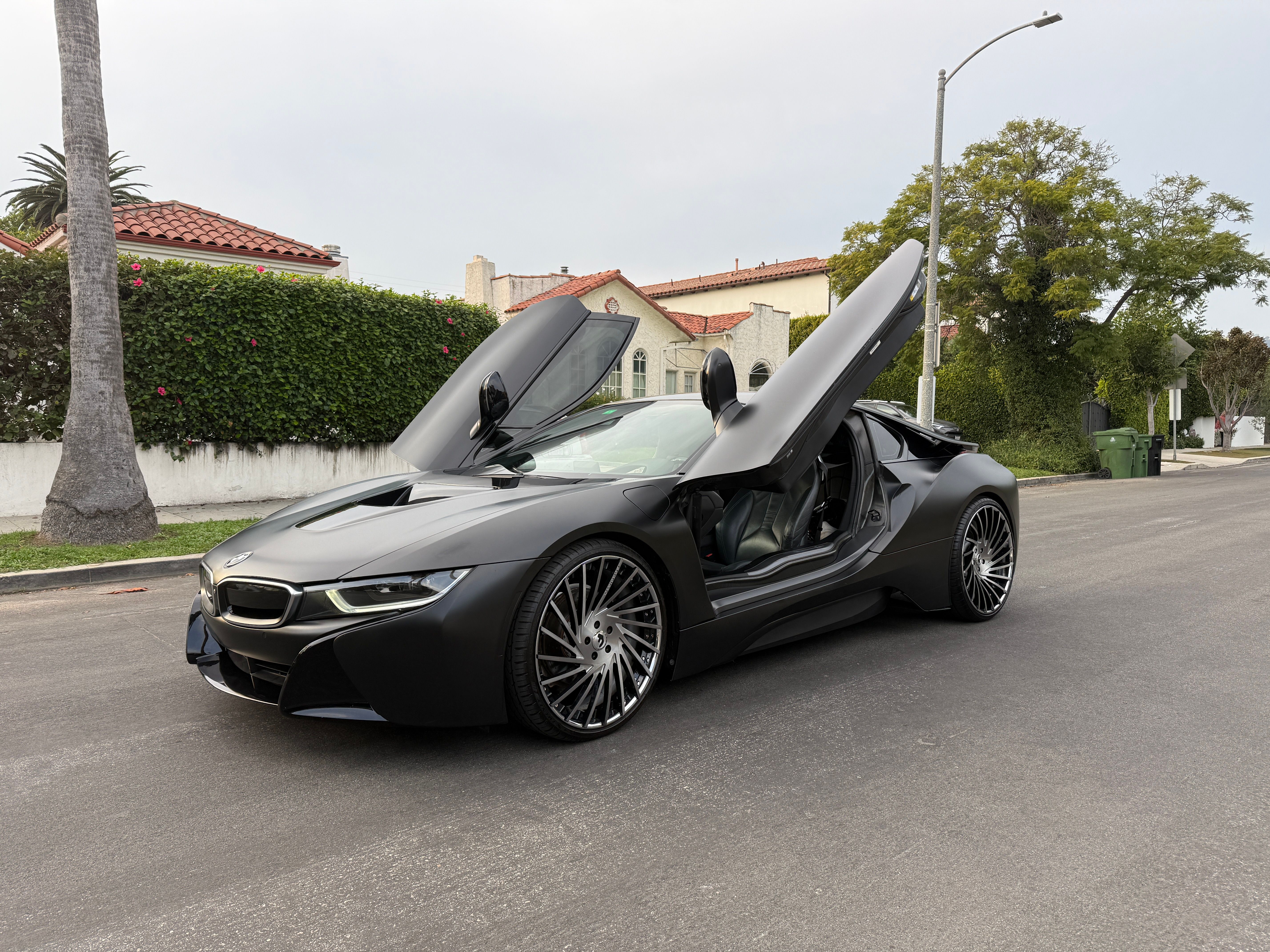 Used 2017 BMW i8 AWD/4WD image 1