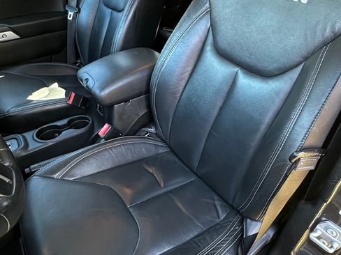 Used 2016 Jeep Wrangler Unlimited Rubicon w/ Connectivity Group image 15