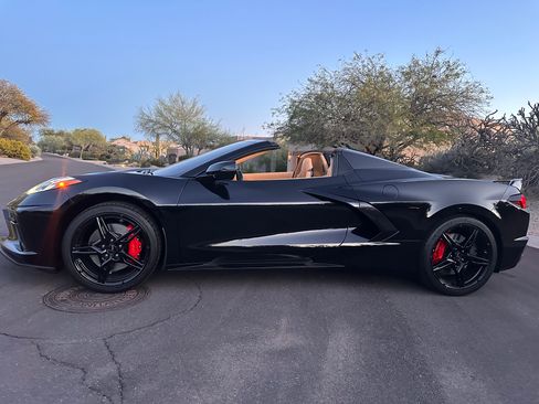 Used 2021 Chevrolet Corvette Stingray Premium Conv w/ Z51 Performance Package image 1