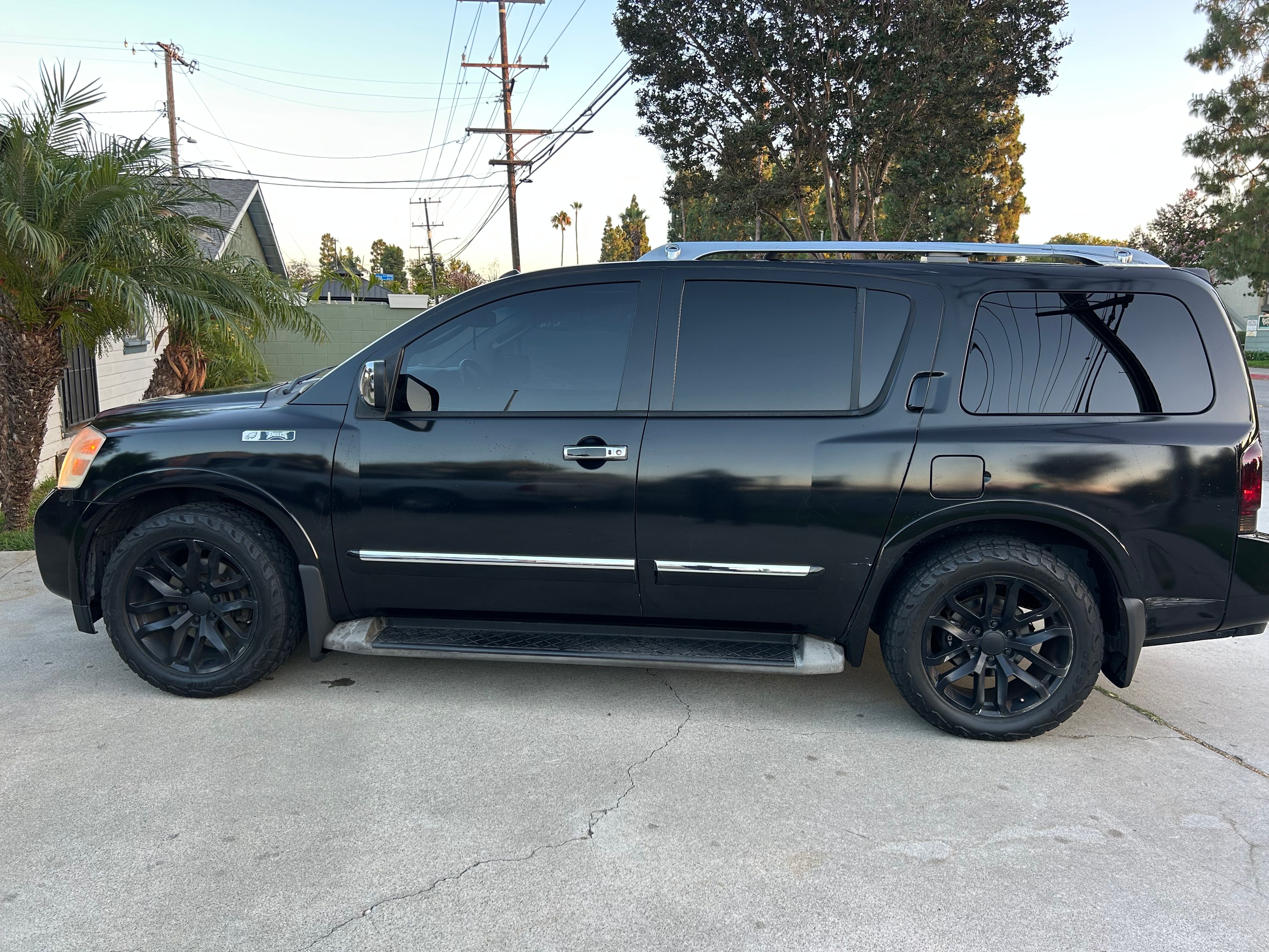 Used 2010 Nissan Armada Platinum w/ Captain Seat Pkg RWD image 2