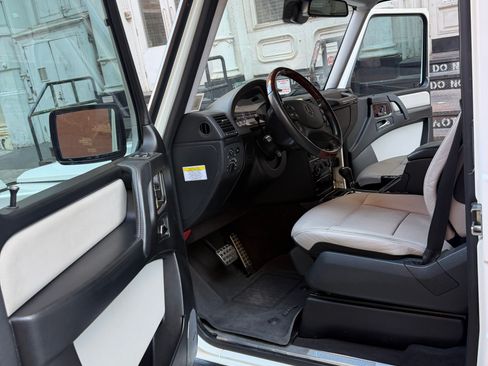 Used 2011 Mercedes-Benz G 550 image 13