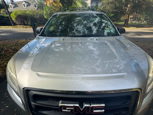 Used 2015 GMC Acadia SLE image 10