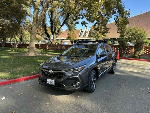 Used 2024 Subaru Crosstrek 2.5i Limited w/ Crosstrek Mirror Package image 12