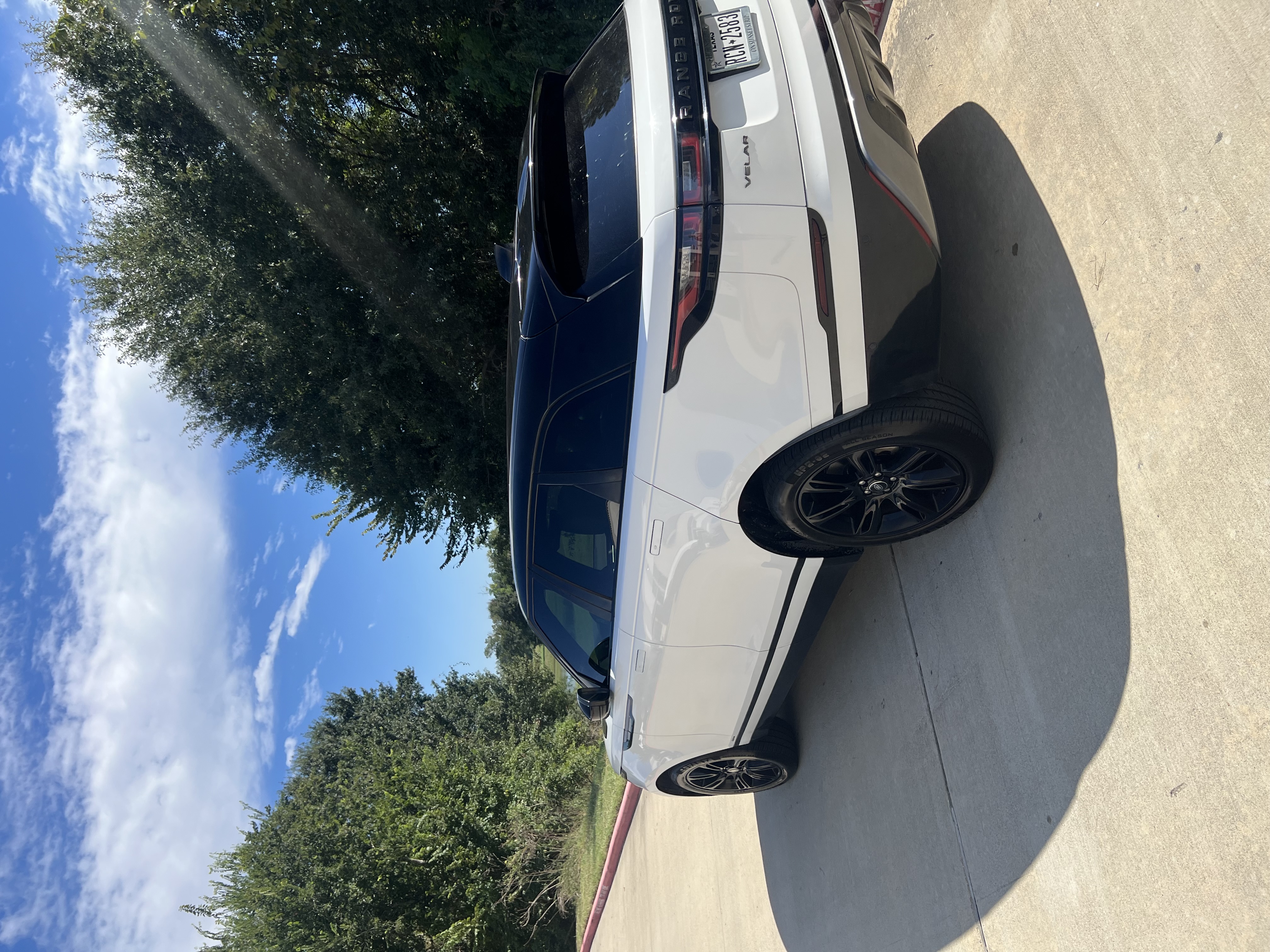 Used 2018 Land Rover Range Rover Velar R-Dynamic SE AWD/4WD image 5