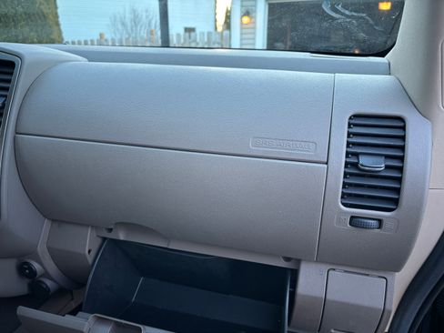 Used 2012 Nissan Frontier SL w/ Moonroof Pkg image 13