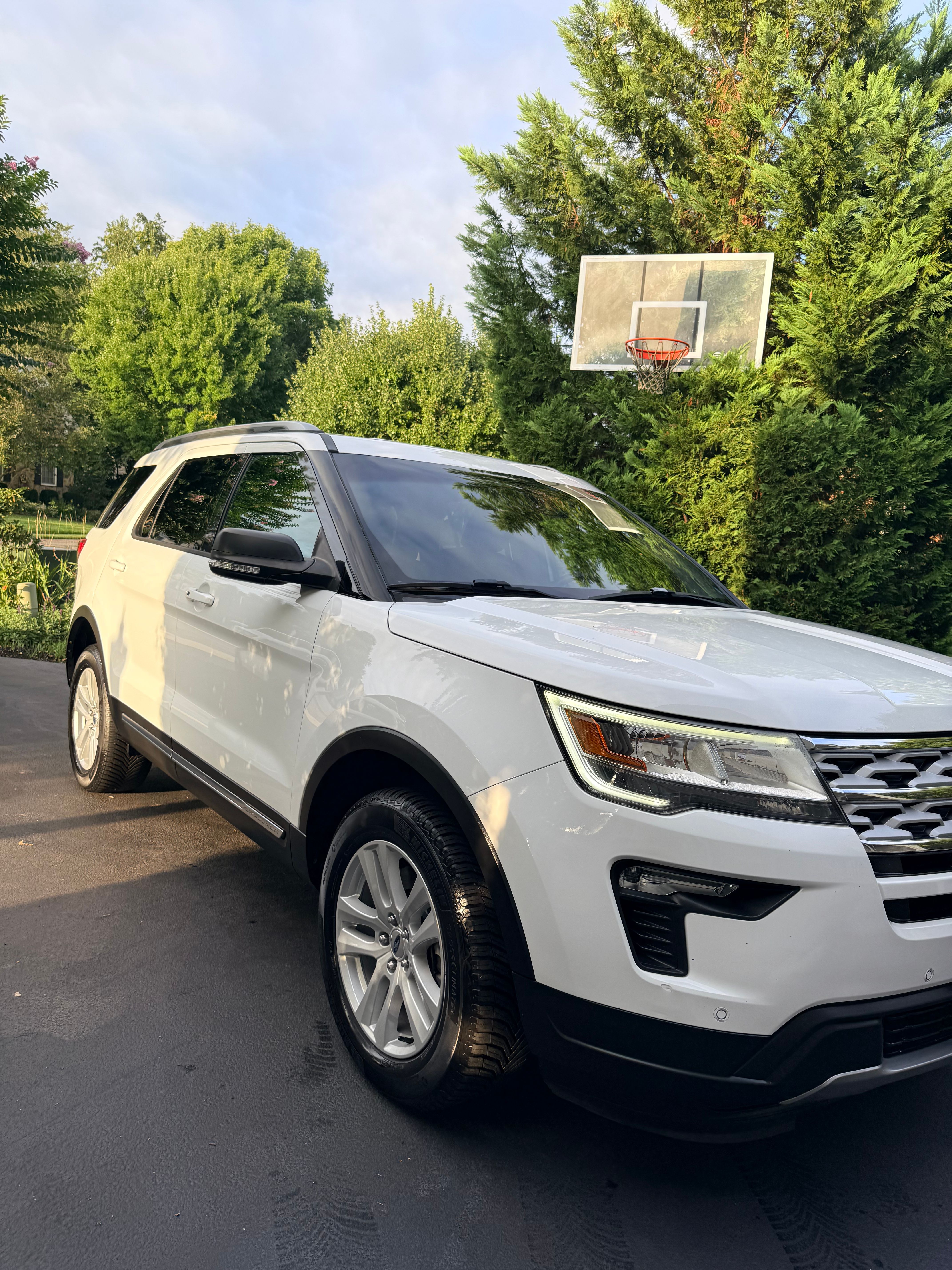 Used 2019 Ford Explorer XLT w/ Equipment Group 202A AWD/4WD image 2