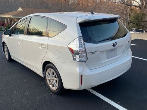 Used 2013 Toyota Prius V Five image 2