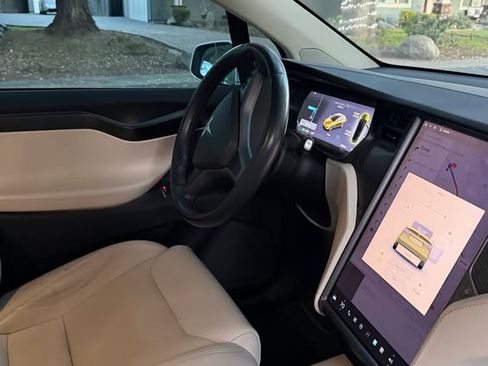 Used 2018 Tesla Model X P100D image 6