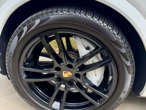 Used 2022 Porsche Cayenne Turbo image 20