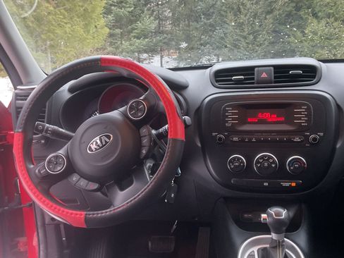 Used 2015 Kia Soul + image 13