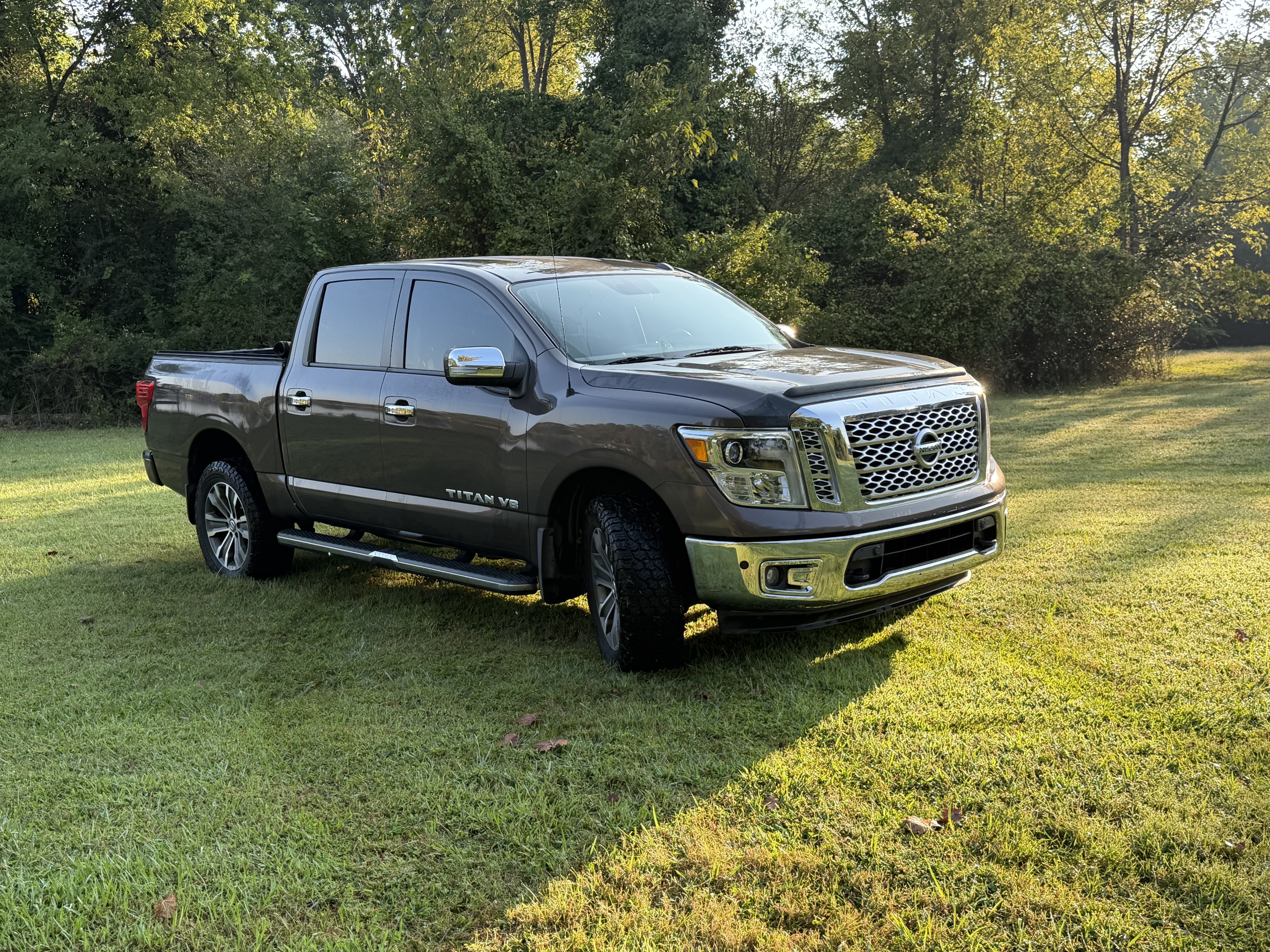 Used 2018 Nissan Titan SL AWD/4WD image 17