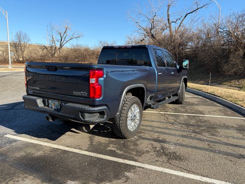 Used 2020 Chevrolet Silverado 2500 High Country w/ Z71 Off-Road Package image 4