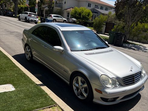 Used 2005 Mercedes-Benz C 230 Sedan image 2
