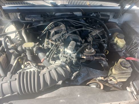 Used 2003 Ford Explorer Sport Trac XLT image 11