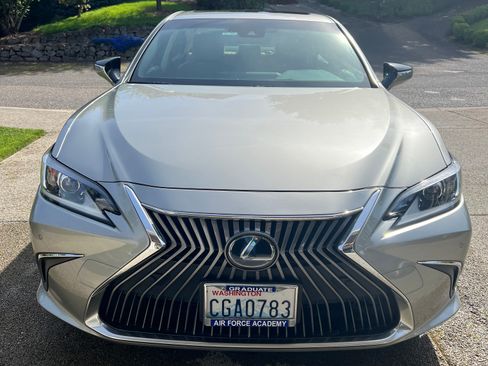 Used 2019 Lexus ES 300h w/ Premium Package FWD image 4