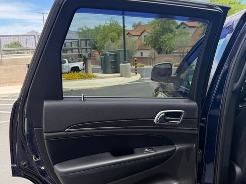 Used 2018 Jeep Grand Cherokee Limited AWD/4WD image 13