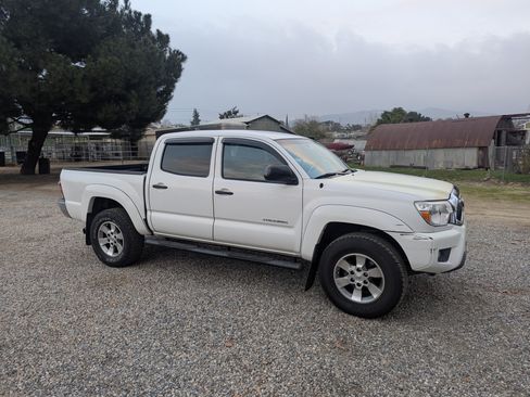 Used 2014 Toyota Tacoma PreRunner w/ SR5 Package image 10