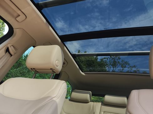 Used 2012 Volkswagen Touareg TDI image 13