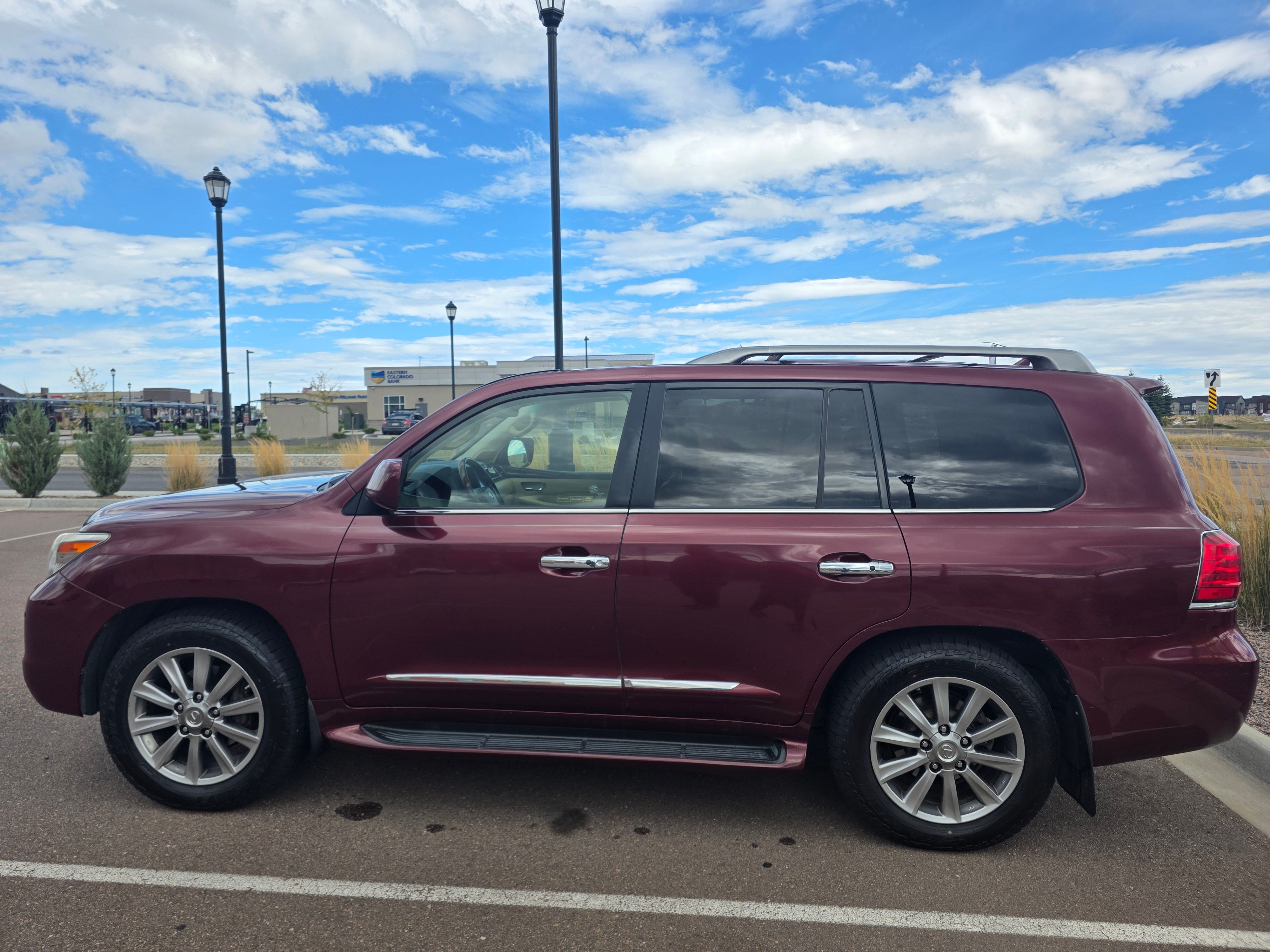 Used 2011 Lexus LX 570 4WD w/ Luxury Pkg image 12