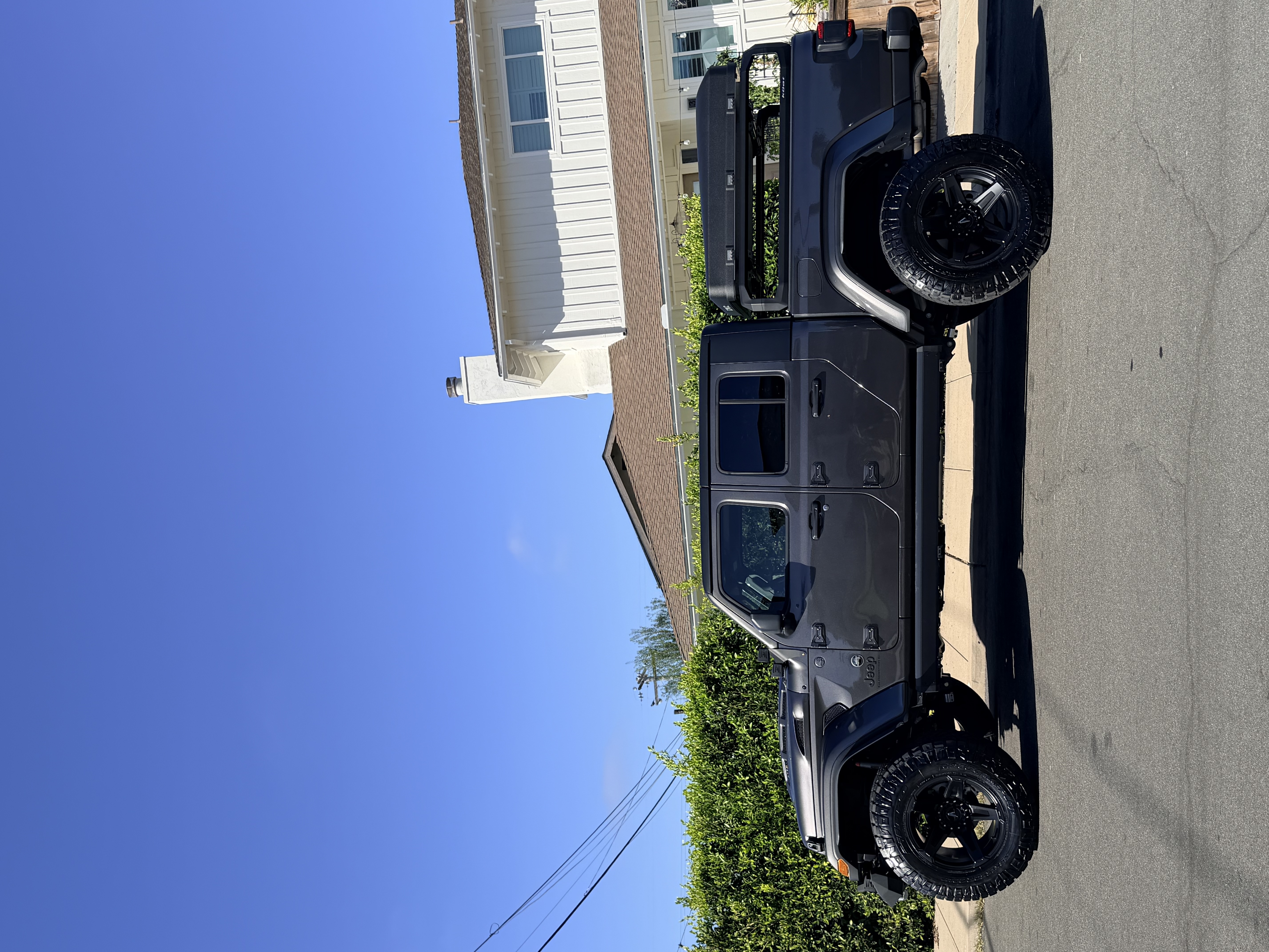 Used 2025 Jeep Gladiator Sport AWD/4WD image 12