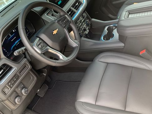 Used 2023 Chevrolet Suburban LT image 11