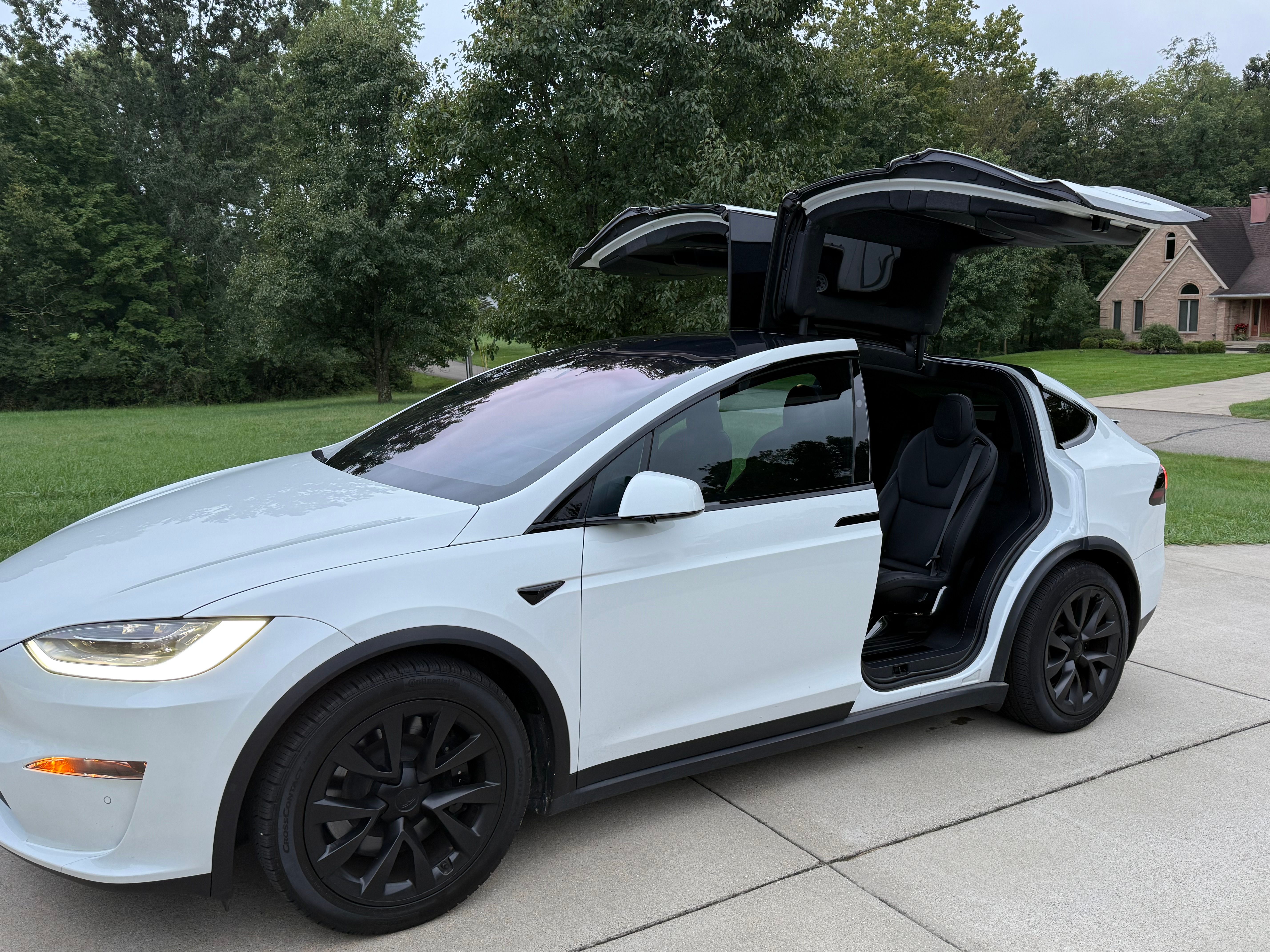 Used 2023 Tesla Model X AWD/4WD image 2