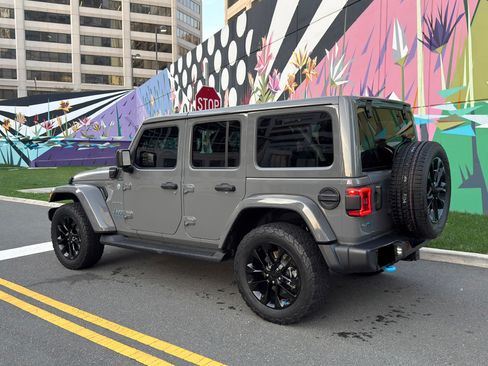 Used 2022 Jeep Wrangler Unlimited Sahara image 4