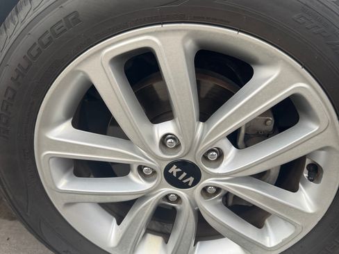 Used 2017 Kia Soul + FWD image 15