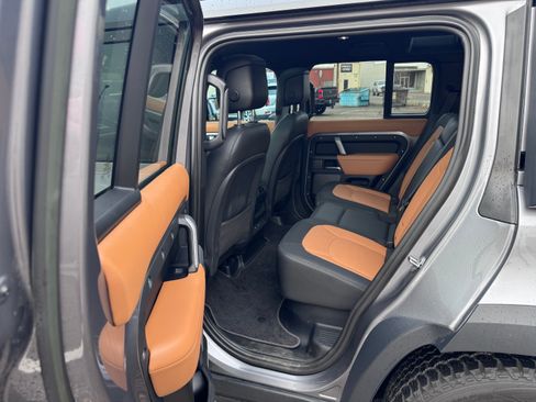 Used 2023 Land Rover Defender 110 X-Dynamic SE image 9