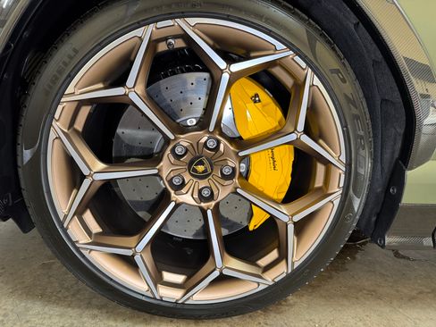 Used 2024 Lamborghini Urus Performante image 16