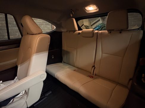Used 2021 Toyota Highlander Limited FWD image 9