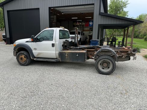 Used 2014 Ford F550 4x4 Regular Cab Super Duty image 1