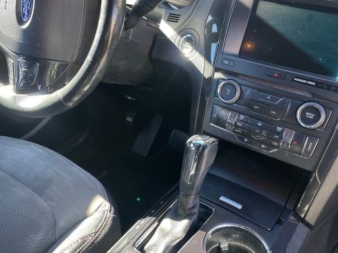 Used 2017 Ford Explorer XLT w/ Equipment Group 202A image 14