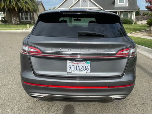 Used 2022 Lincoln Nautilus FWD w/ Premium Package image 5
