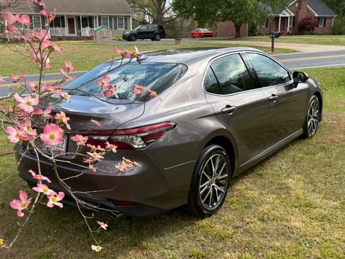 Used 2021 Toyota Camry XLE image 5